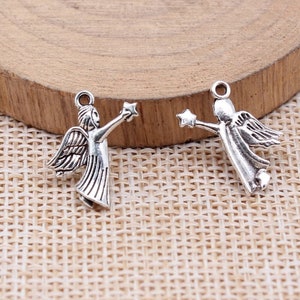 10 Silver Flying Angel Charms, 17x15mm, Silver Tone Charms (N-215)