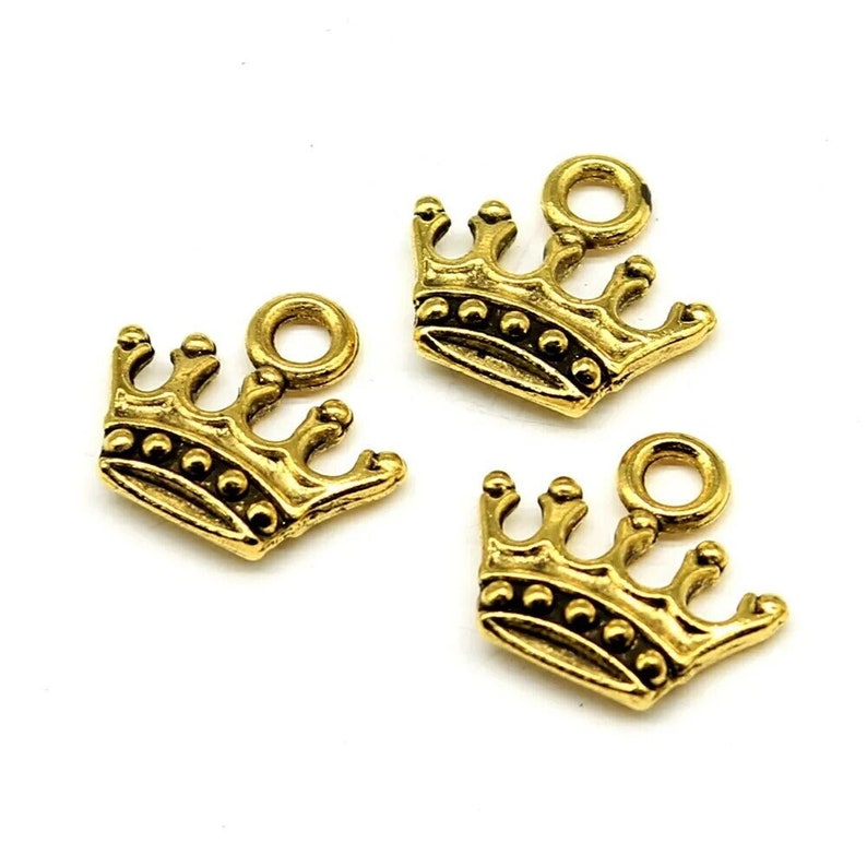 15 Gold Crown Charms, 13x14mm, Antique Gold Tone Charms (C-198)