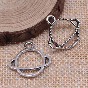 5 Silver Saturn Charms, Planet Charms, Silver Tone Charms (M-194)