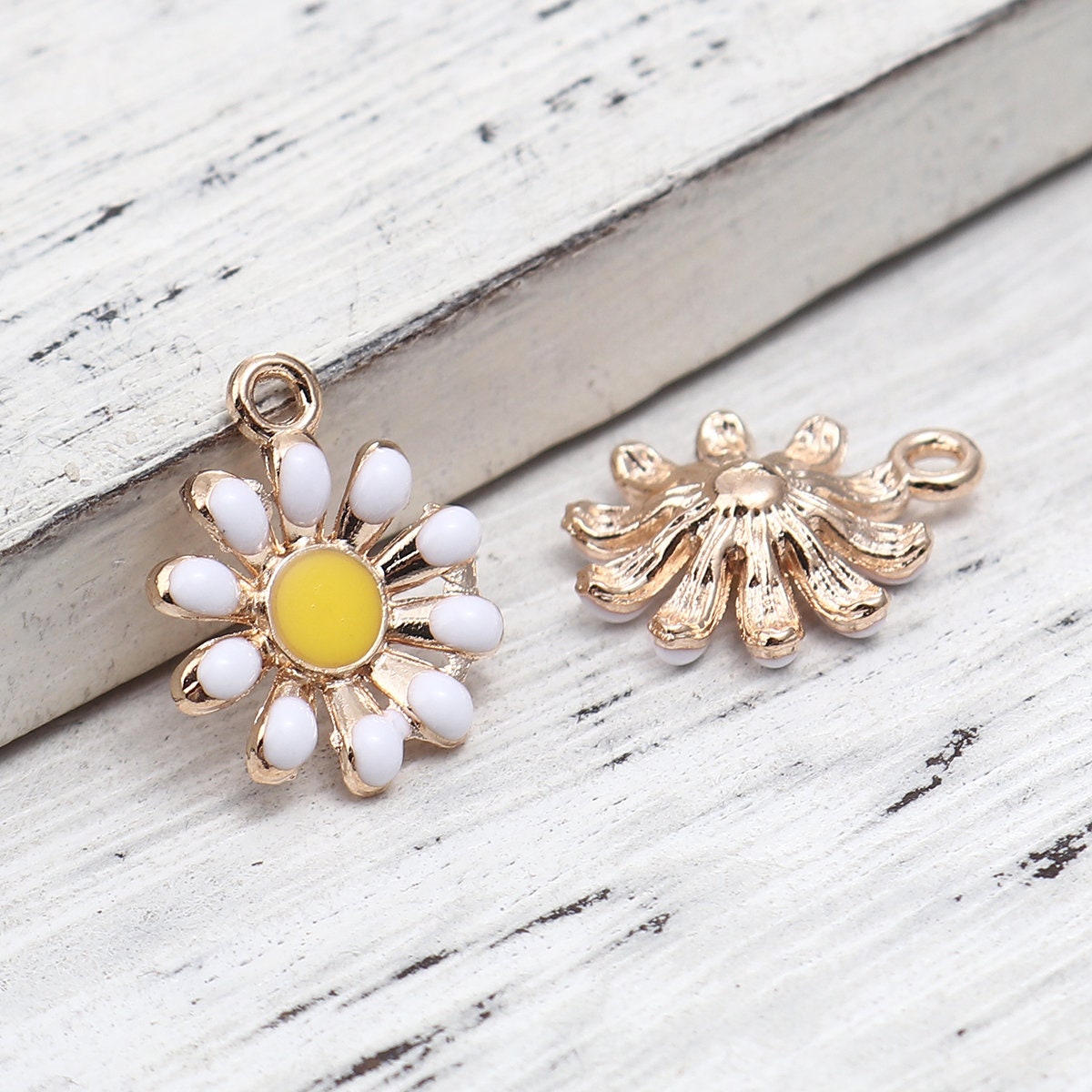 4 Enamel Daisy Charms, Gold Plated Enamel (G-149) - Etsy