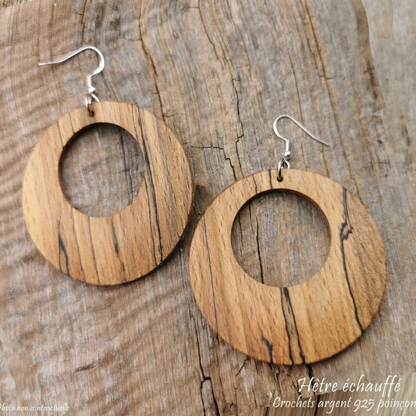 Boucles d'oreilles rondes en bois Hêtre échauffé montées sur crochets argent 925 avec poinçon