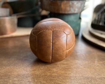 Antiker / Vintage europäischer 5-Pfund-Medizinball aus Leder aus Frankreich