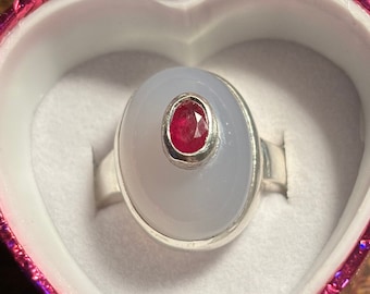 Rubin-Mondstein-Ring aus 925er Sterlingsilber