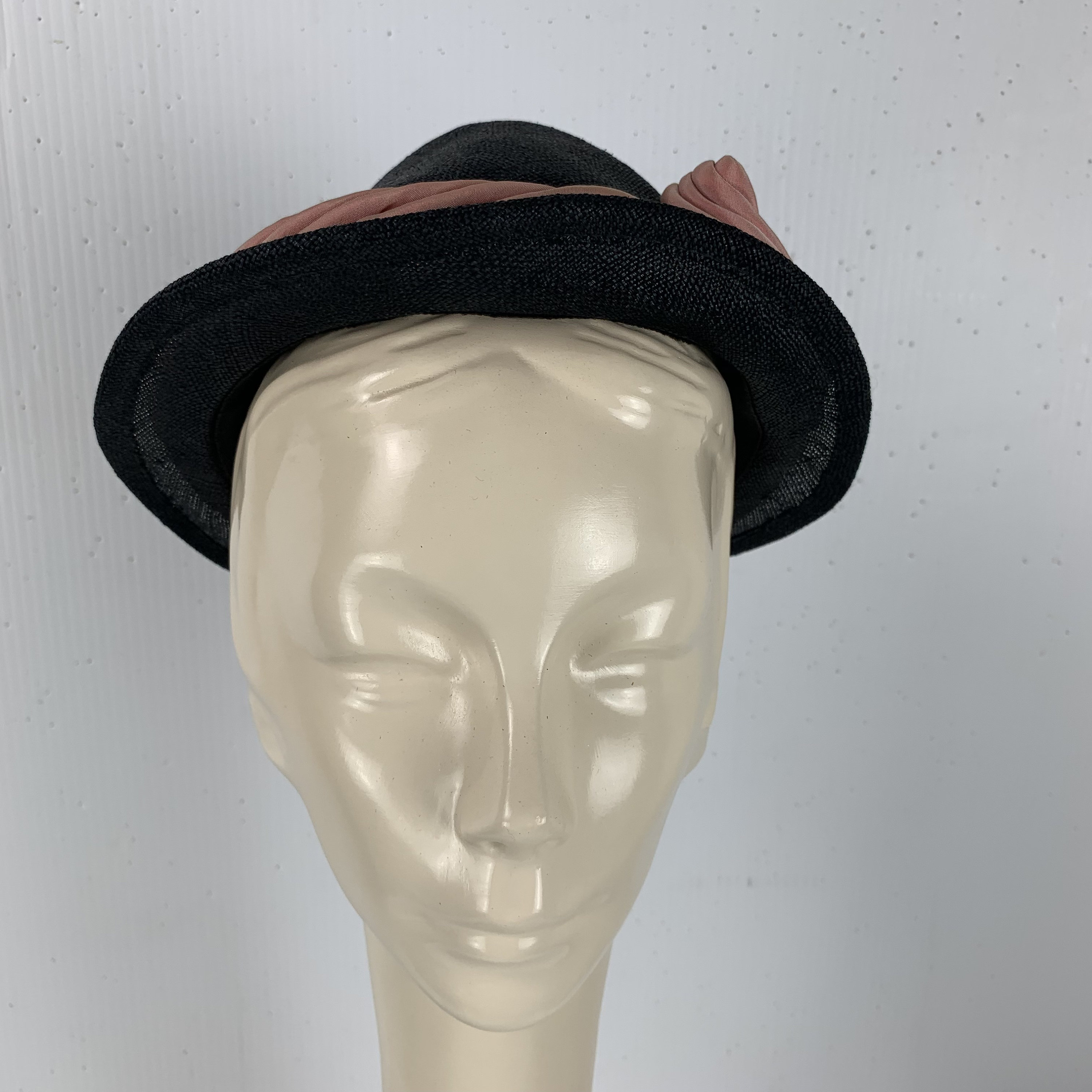 Vintage 1940-50s Hat New York Creations 22 Navy Blue Straw  display picture 1