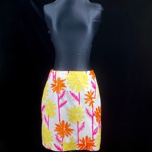 Vintage Y2K Lilly Pulitzer Skirt sz 4 Yellow Orange Lg Floral Lilly Lace Hem Tape 1990s Golf Resort Travel Mini