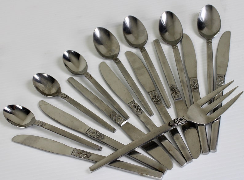 15 Pieces Vintage Stanley Roberts Carole Pattern Stainless Steel Japan Lot Discontinued Mid Century 8 Knives 4 Table Spoons 2 Tea Spoons