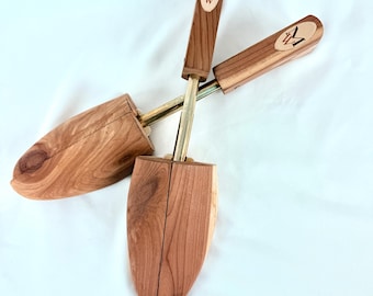 Vintage Mens Warehouse Adjustable Cedar Wood Shoe Tree sz Lg  11.5 - 12 in Long Rochester Co Ashland New Hampshire