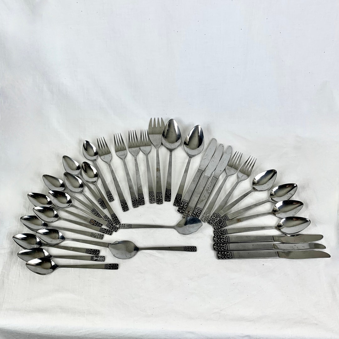 34 Pc Lot Vintage Carlyle Stainless Steel Cameo Flatware Hong Kong 6 Place Settings Serving