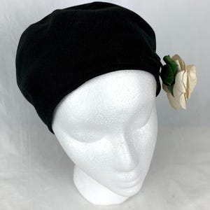 1960s Lord and Taylor Black Cloche Beret Hat by Suzy Union Label All Seasons Lined in Hot Pink Cabbage Rose Excellent Condition