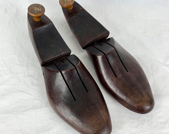 Vintage Mens Dark Wood Pair of Shoe Forms Size 12D Shoe Trees Useful or Display Hinged Fathers Day Gift Excellent Condition