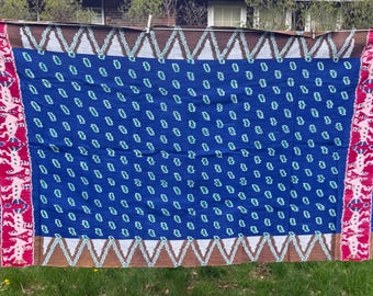 Jeté vintage véritable ikat en tissu bleu vert à suspendre, tissage ethnique de poids moyen, 82 x 45 po.