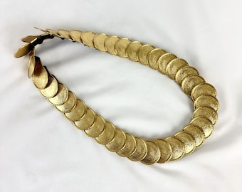 Ceinture vintage années 1980 à disques dorés, extensible, ornée de strass, 71-81 cm (28-32 pouces), style déesse grecque, en excellent état.