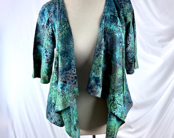 Boléro asymétrique en batik Y2K – Art à porter bohème en rayonne (Taille S)