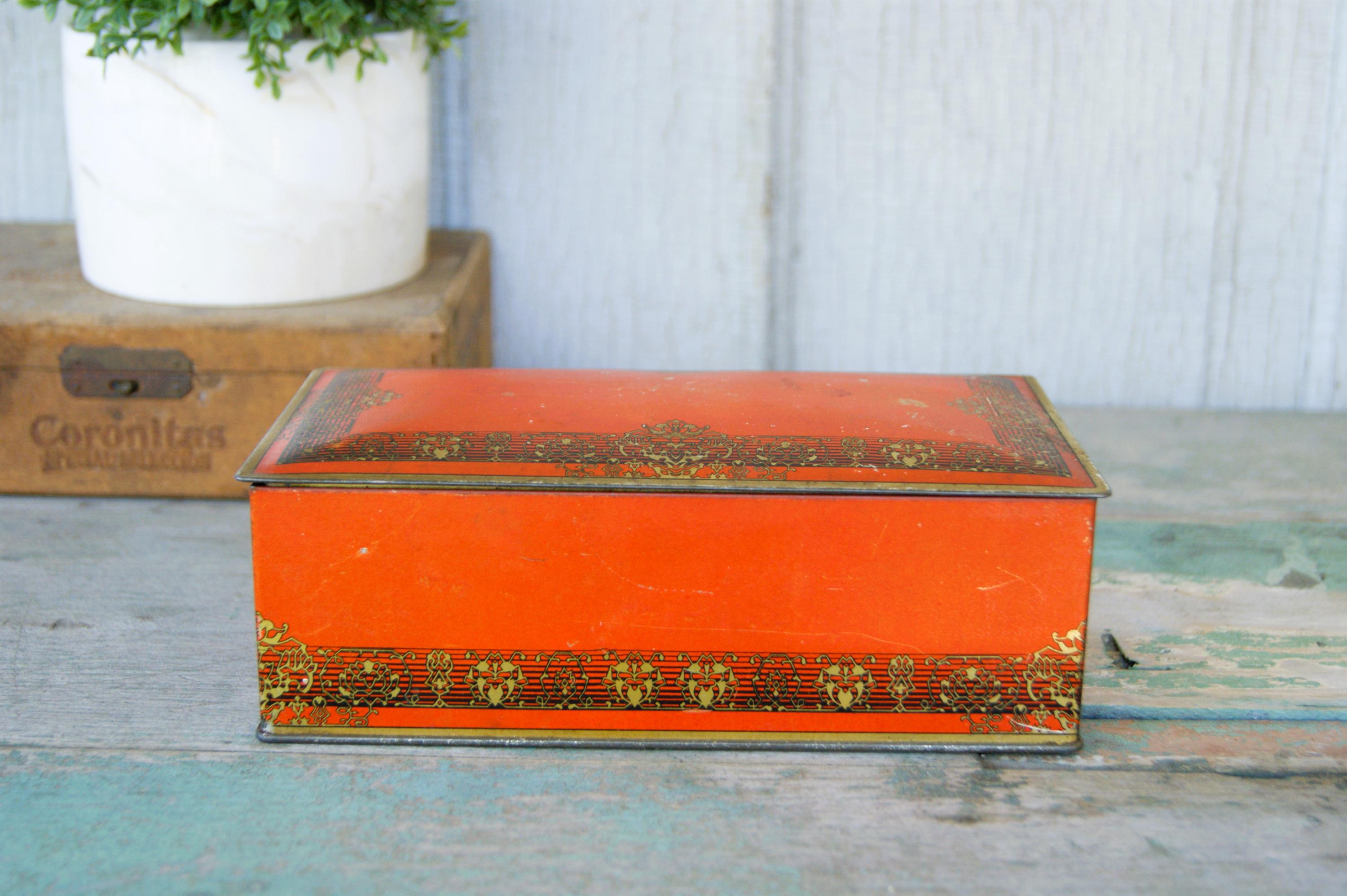 VINTAGE TINS | RETRO & DESIGN - Timeless Collectibles & Decor