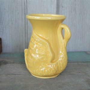 Shawnee Graceful Swan Vase
