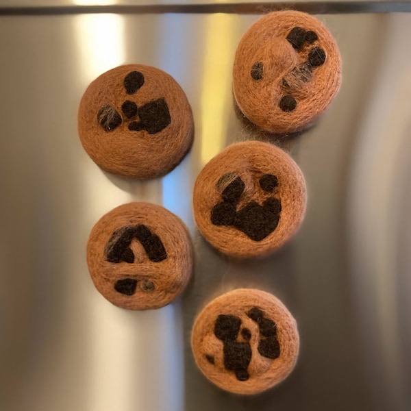 Cute Felt Chocolate Chip Cookie Magnets| Locker and Fridge Decoration| Baker, Housewarming, Small Gift| Gift for Him| Gift for Her