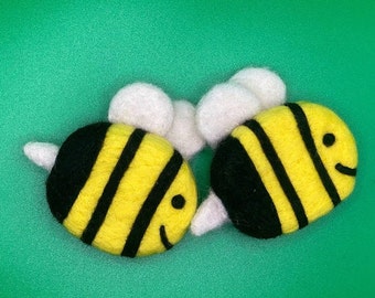 Needle Felt Bumblebee Magnet|Cute, Unique Magnet| Fridge and Locker Decor| Bumblebee Kitchen Decor| Gift for Bee Lovers| Housewarming Gift