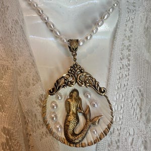 Collar de sirena con concha marina auténtica, estilo Art Nouveau, opciones de diseño: perlas o cadena, joyería Mermaidcore, regalo para ella.