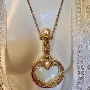 Magnifying Glass Large Heart, Vintage Designer Colleen Lopez, Gold Tone, Faux Pearls, Loupe Monocle, Lorgnette Necklace