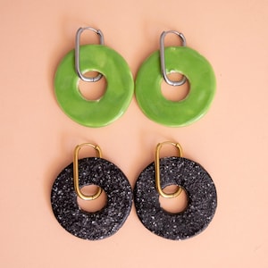 Pendientes Rosquilla hechos a mano con cerámica: joyería minimalista y orgánica