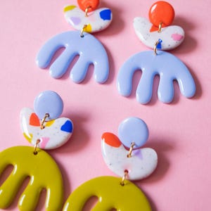 Pendientes de arcilla polimérica hechos a mano estilo Matisse: joyas orgánicas y originales