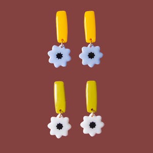 Pendientes florecita de arcilla polimérica / Aretes hechos a mano de colores / Pendientes de verano delicados / Ideas de regalo