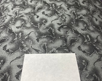 Tissu de support de 108 po. pour quilting QSQ - Anthracite avec feuilles