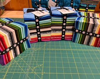 LIVRAISON GRATUITE ! Studio E - Lot de 30 FQ - Fat Quarters « Just Color »