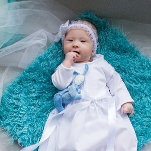 Engelslicht -Taufkleid aus Satinbaumwolle
