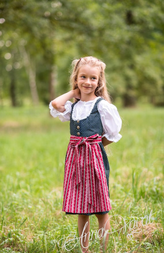 girl dirndl