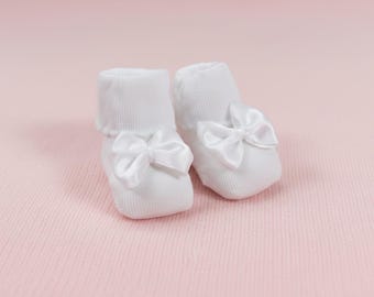 White baby socks with a bow – festive & elegant