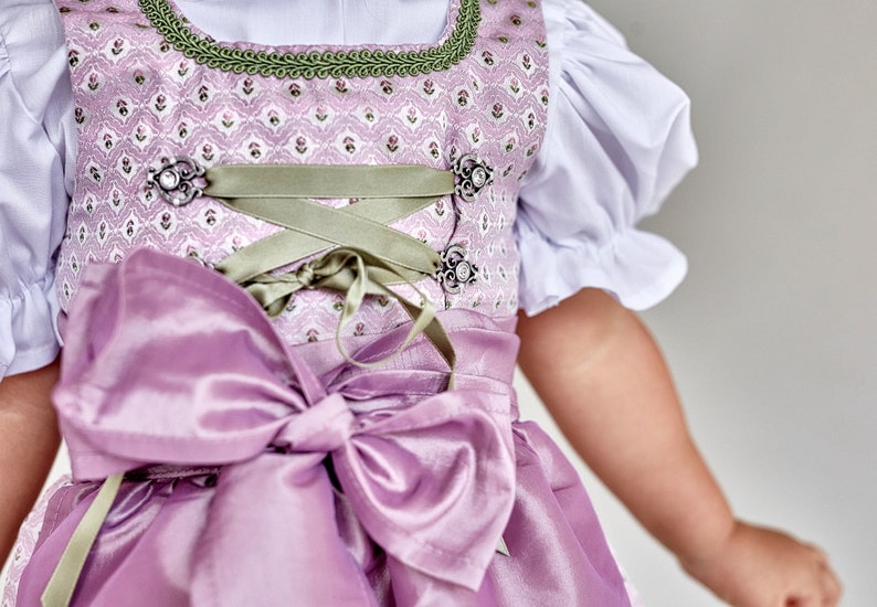 Dirndl fabricado en seda artificial en rosa para bautizos, bodas u otras ocasiones en tallas 62, 68, 74, 80, 86 imagen 10