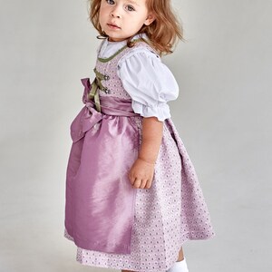 Dirndl fabricado en seda artificial en rosa para bautizos, bodas u otras ocasiones en tallas 62, 68, 74, 80, 86 imagen 9