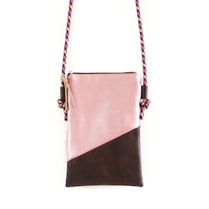 Handytasche zum Umhängen "MELLA" /Handytasche mit Kordel, Umhängetasche Handy, Crossbody Handytasche / Vegan, Kunstleder, Pink, Braun