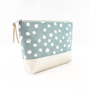 Kosmetiktasche "SISSY" / Schminktasche, Täschchen, Make Up Tasche, Necessaire / vegan, Kunstleder Perlmutt Metallic, Wachstuch innen, Punkte