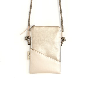 Handytasche zum Umhängen "PENNY" / Handytasche mit Kordel, Umhängetasche Handy, Crossbody Handytasche / Vegan,Kunstleder,Perlmutt,Goldsilber