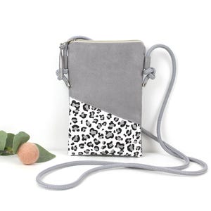 Handytasche zum Umhängen "SALIA" / Handytasche mit Kordel, Umhängetasche Handy, Crossbody Handytasche / Vegan, Kunstleder, Leomuster