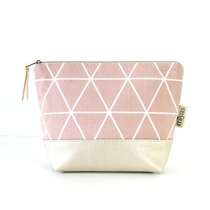 Kulturtasche "PINKY" / Kulturbeutel, Waschtasche, Necessaire / vegan, Kunstleder Perlmutt Metallic, Wachstuch innen, Dreiecken Rosa