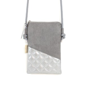Handytasche zum Umhängen "BURLY" / Handytasche mit Kordel, Umhängetasche Handy, Crossbody Handytasche /Vegan, Kunstleder, Silber, Grau