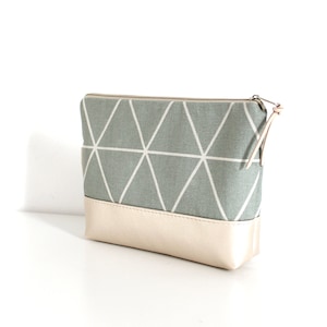 Kosmetiktasche "LISA" / Schminktasche, Make Up Tasche, Necessaire / vegan, Kunstleder Perlmutt Metallic, Wachstuch innen, Dreiecken Mintgrün