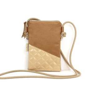 Handytasche zum Umhängen "SHIRLY" / Handytasche mit Kordel, Umhängetasche Handy, Crossbody Handytasche /Vegan, Kunstleder, Gold, Camel