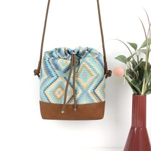 Beuteltasche "NAMI" / Festivaltasche, Crossbody Tasche, Schultertasche, Umhängetasche, Tasche klein / Vegan, Kunstleder, Braun, Hippie, Boho