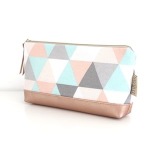 Federmäppchen &quot;LORNY&quot;/Mäppchen, Stifteetui, Stiftetasche, Etui, Tasche/vegan, Kunstleder, Roségold, Dreiecken, Pastell, Wachstuch innen