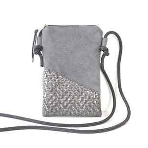 Handytasche zum Umhängen "SANDY" / Handytasche mit Kordel, Umhängetasche Handy, Crossbody Handytasche, Festival / Vegan, Kunstleder, Grau