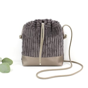 Beuteltasche "LOLA" / Festivaltasche, Crossbody Tasche, Schultertasche, Umhängetasche, Tasche klein / Vegan, Cord, Kunstleder,  Braun