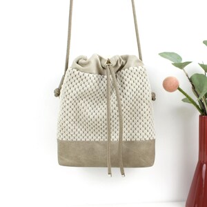 Beuteltasche, Umhängetasche "INGRID" / Crossbody, Schultertasche, Vegan, Kunstleder