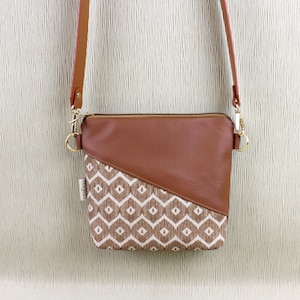 Umhängetasche "SANJA" / Festivaltasche, Crossbody Tasche, Schultertasche, Handtasche, Tasche klein / Vegan, Kunstleder, Cognacbraun