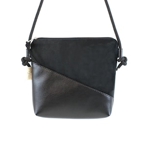 Umhängetasche "WINKY" / Festivaltasche, Crossbody Tasche, Schultertasche, Handtasche, Tasche klein/ Vegan,Kunstleder,Schwarz,Wildlederimitat