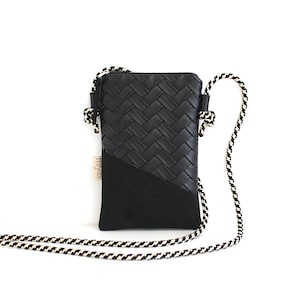 Handytasche zum Umhängen "ADELE"/ Handytasche mit Kordel, Umhängetasche Handy, Crossbody Handytasche / Vegan, Kunstleder, Schwarz, Kordel
