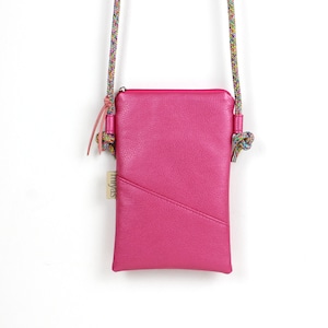 Handytasche zum Umhängen "FUXI" / Handytasche mit Kordel, Umhängetasche Handy, Crossbody Handytasche,Festivaltasche /Vegan, Kunstleder, Pink